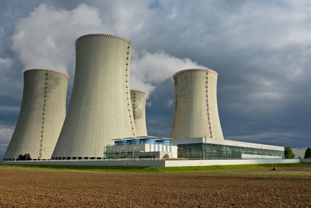 Cooling Tower: Cara Kerja AC Raksasa Pabrik yang Sering Disangka Cerobong Asap